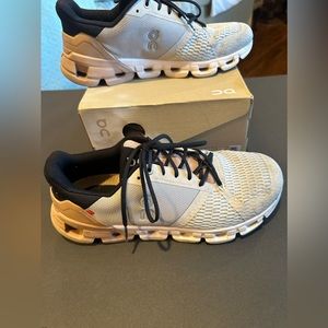 ON Cloud Women’s Cloudstratus, Size 10